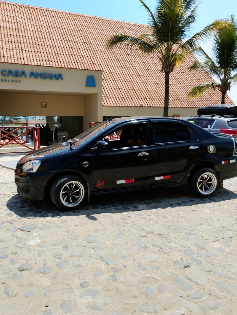 Taxi Jossimar en el aeropuerto de Tumbes