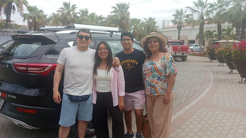 Familia viajando con Taxi Jossimar Tumbes